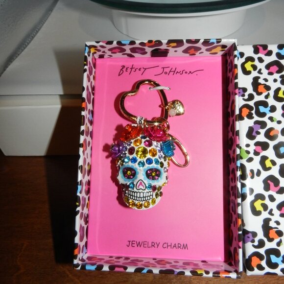 Betsey Johnson Multicolored Rhinestone Skull Keychain Bag Charm Fob New in Box - Picture 2 of 6